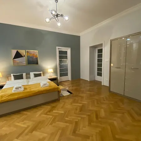 شقة Dunin Majestic 4 *