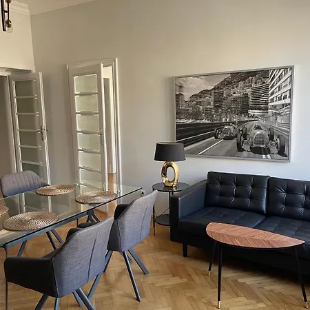 Dunin Majestic 4 Apartament *